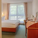 Carmina Am Hotel