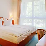 Carmina Am Hotel