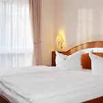 Carmina Am Hotel